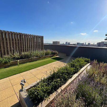 Deluxe Double Bed In Shared Apt Near Canary Wharf, City Airport & O2 Arena With Thames View Londra Exterior foto