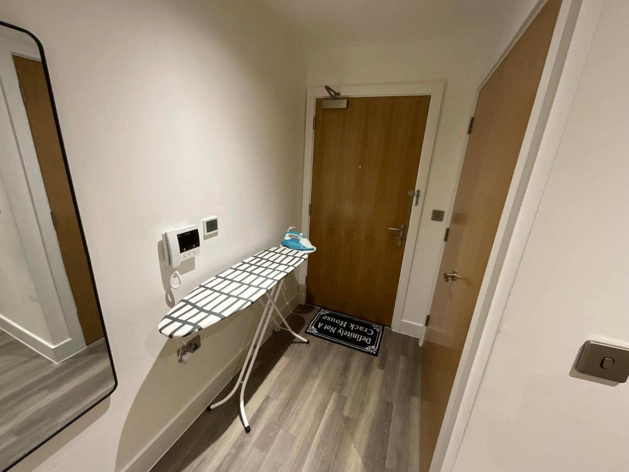 Deluxe Double Bed In Shared Apt Near Canary Wharf, City Airport & O2 Arena With Thames View Londra Exterior foto