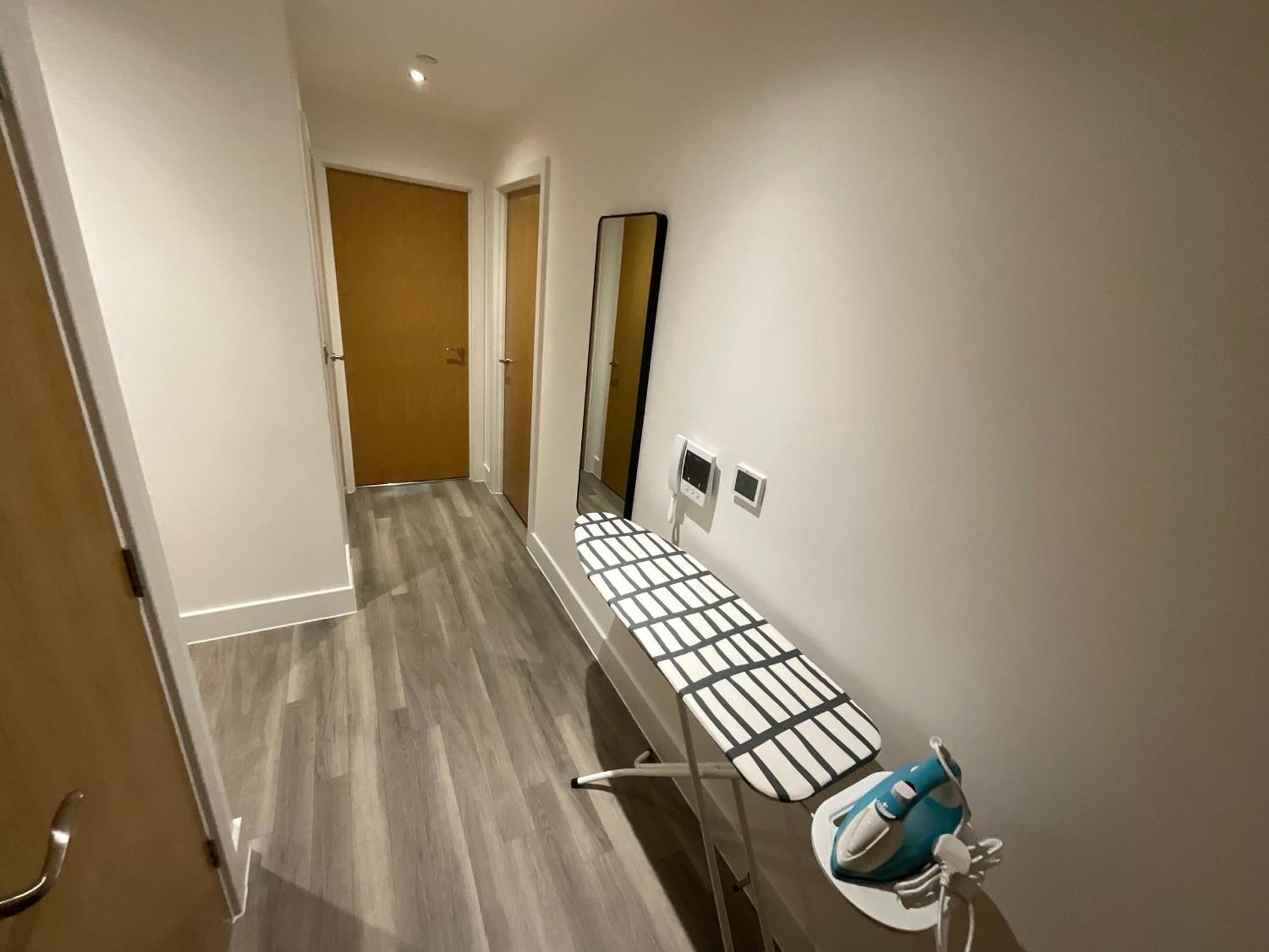 Deluxe Double Bed In Shared Apt Near Canary Wharf, City Airport & O2 Arena With Thames View Londra Exterior foto