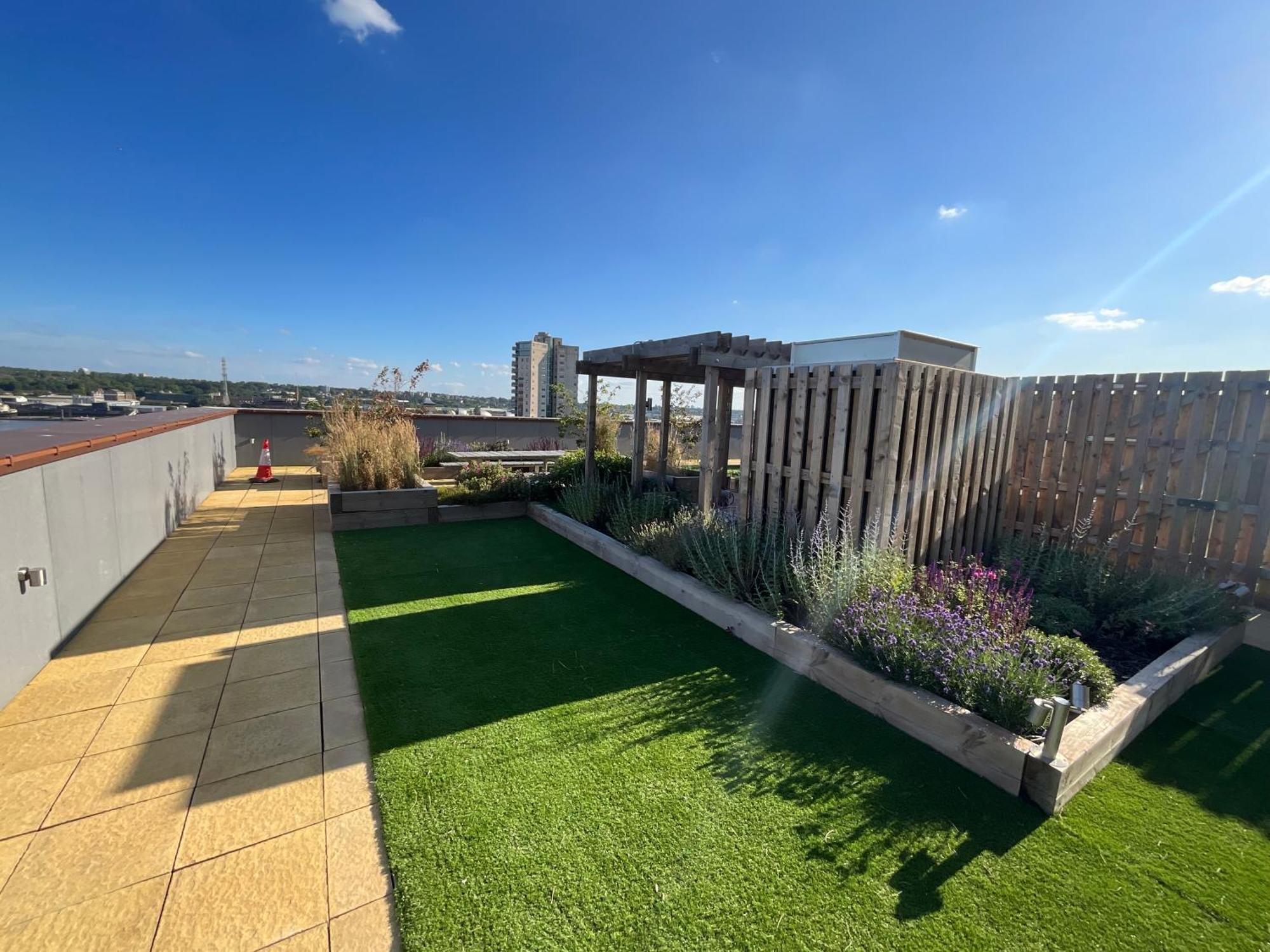 Deluxe Double Bed In Shared Apt Near Canary Wharf, City Airport & O2 Arena With Thames View Londra Exterior foto