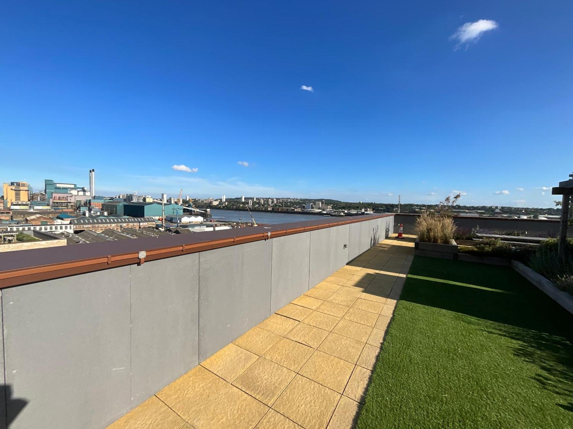 Deluxe Double Bed In Shared Apt Near Canary Wharf, City Airport & O2 Arena With Thames View Londra Exterior foto
