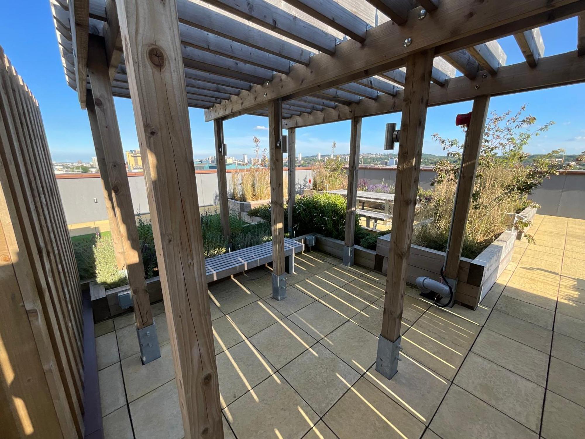 Deluxe Double Bed In Shared Apt Near Canary Wharf, City Airport & O2 Arena With Thames View Londra Exterior foto
