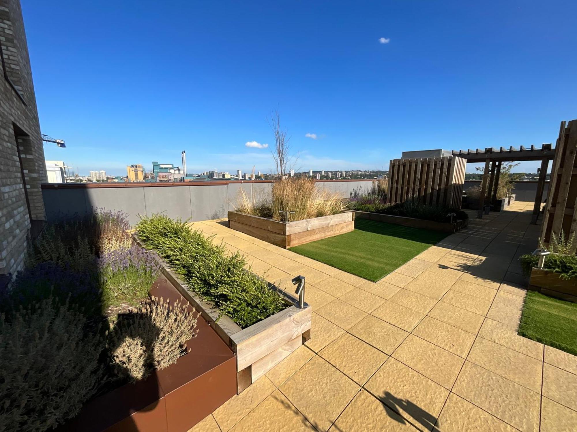 Deluxe Double Bed In Shared Apt Near Canary Wharf, City Airport & O2 Arena With Thames View Londra Exterior foto