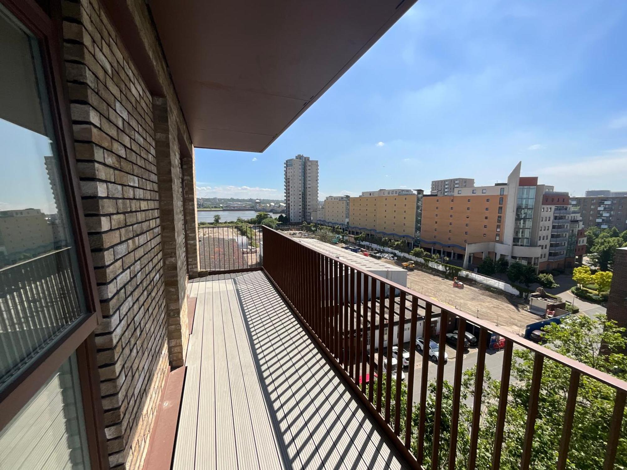 Deluxe Double Bed In Shared Apt Near Canary Wharf, City Airport & O2 Arena With Thames View Londra Exterior foto