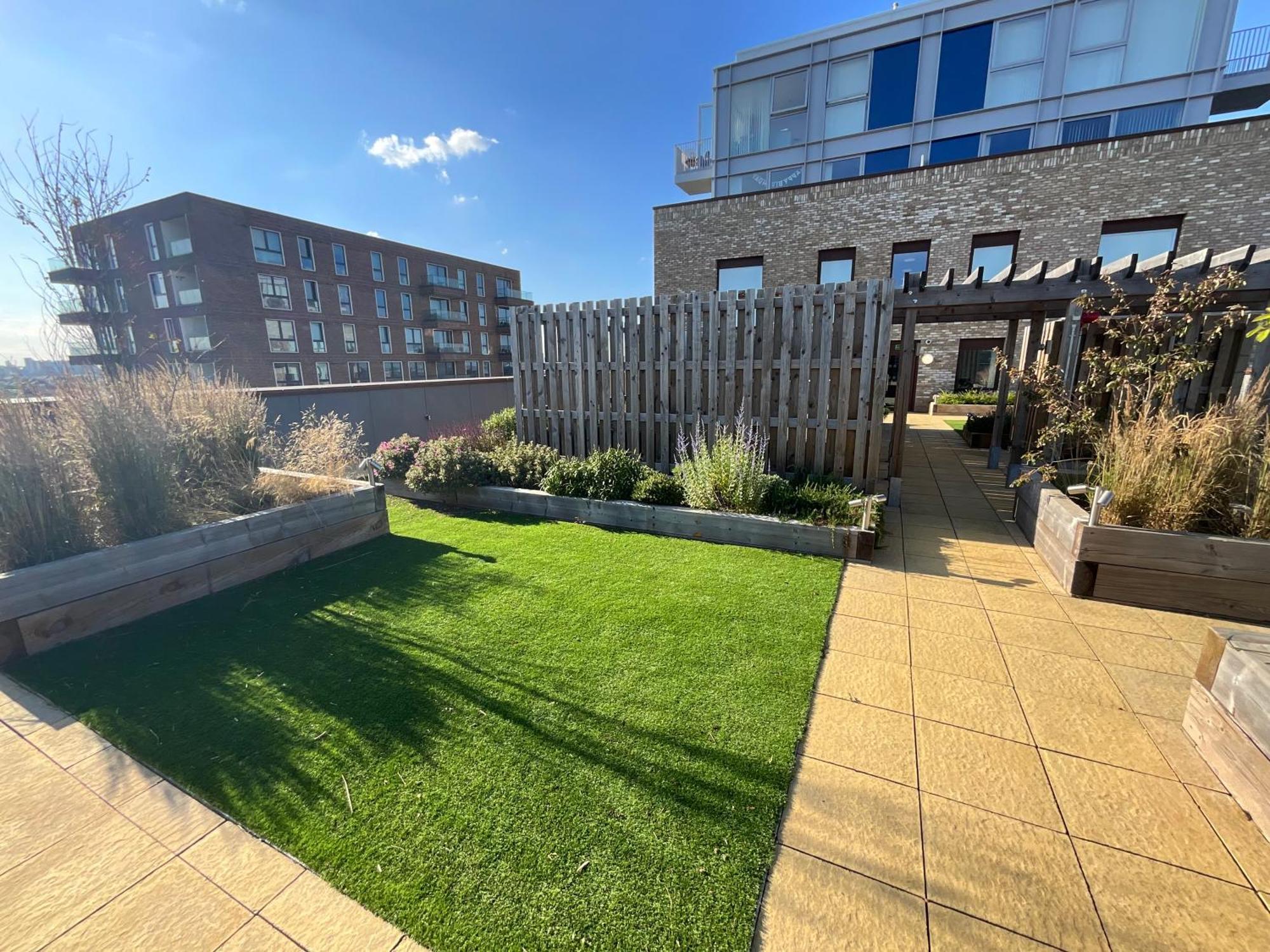 Deluxe Double Bed In Shared Apt Near Canary Wharf, City Airport & O2 Arena With Thames View Londra Exterior foto