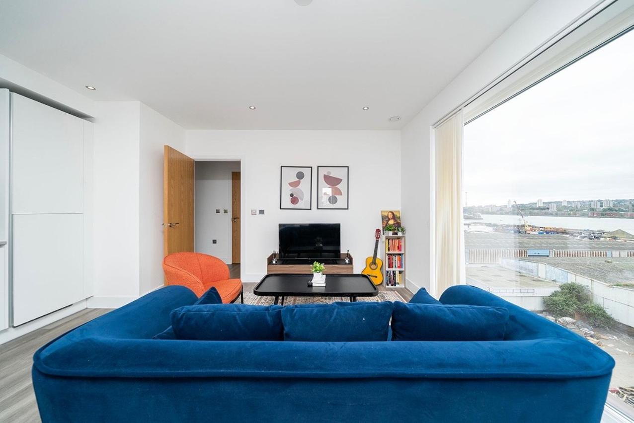 Deluxe Double Bed In Shared Apt Near Canary Wharf, City Airport & O2 Arena With Thames View Londra Exterior foto