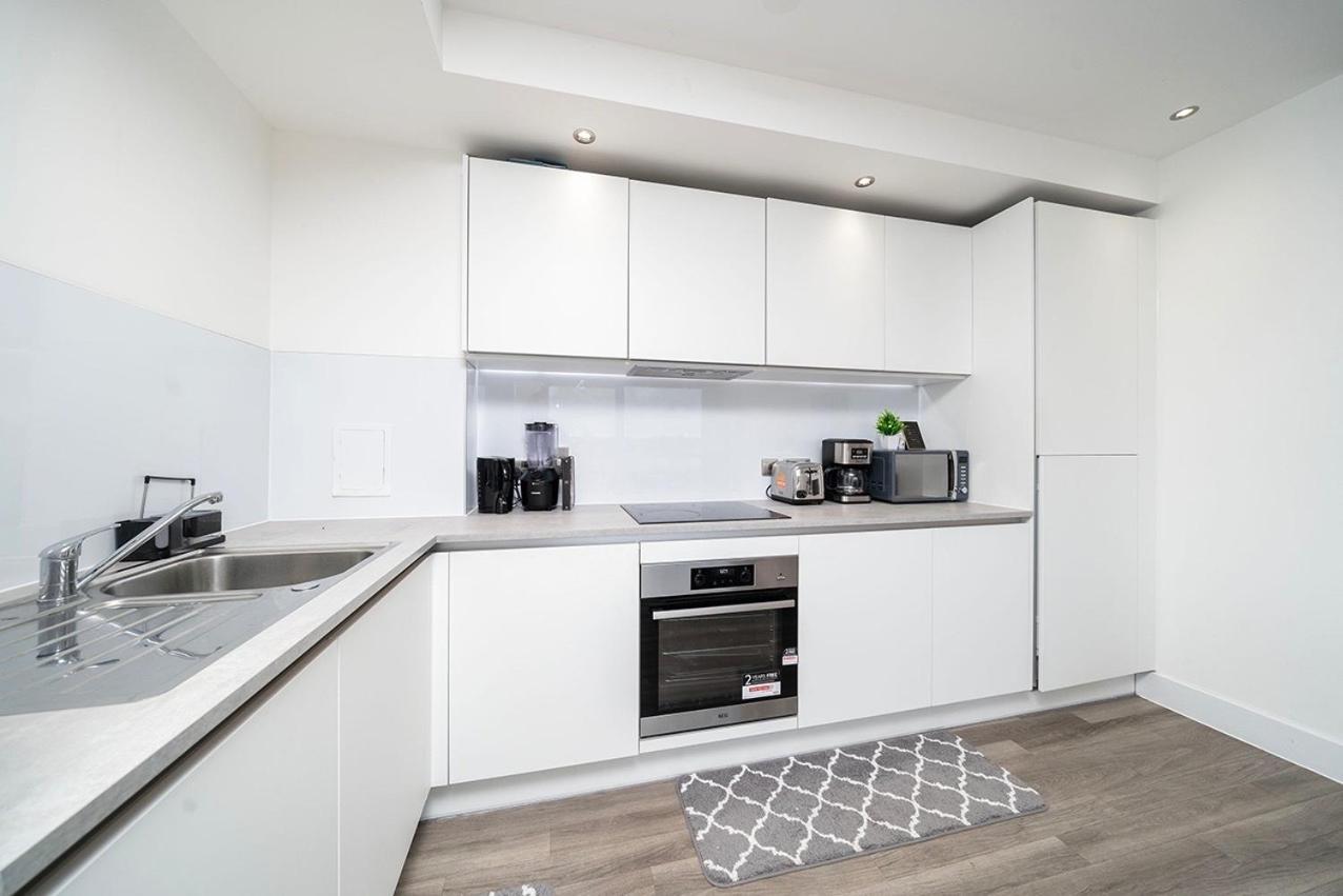 Deluxe Double Bed In Shared Apt Near Canary Wharf, City Airport & O2 Arena With Thames View Londra Exterior foto
