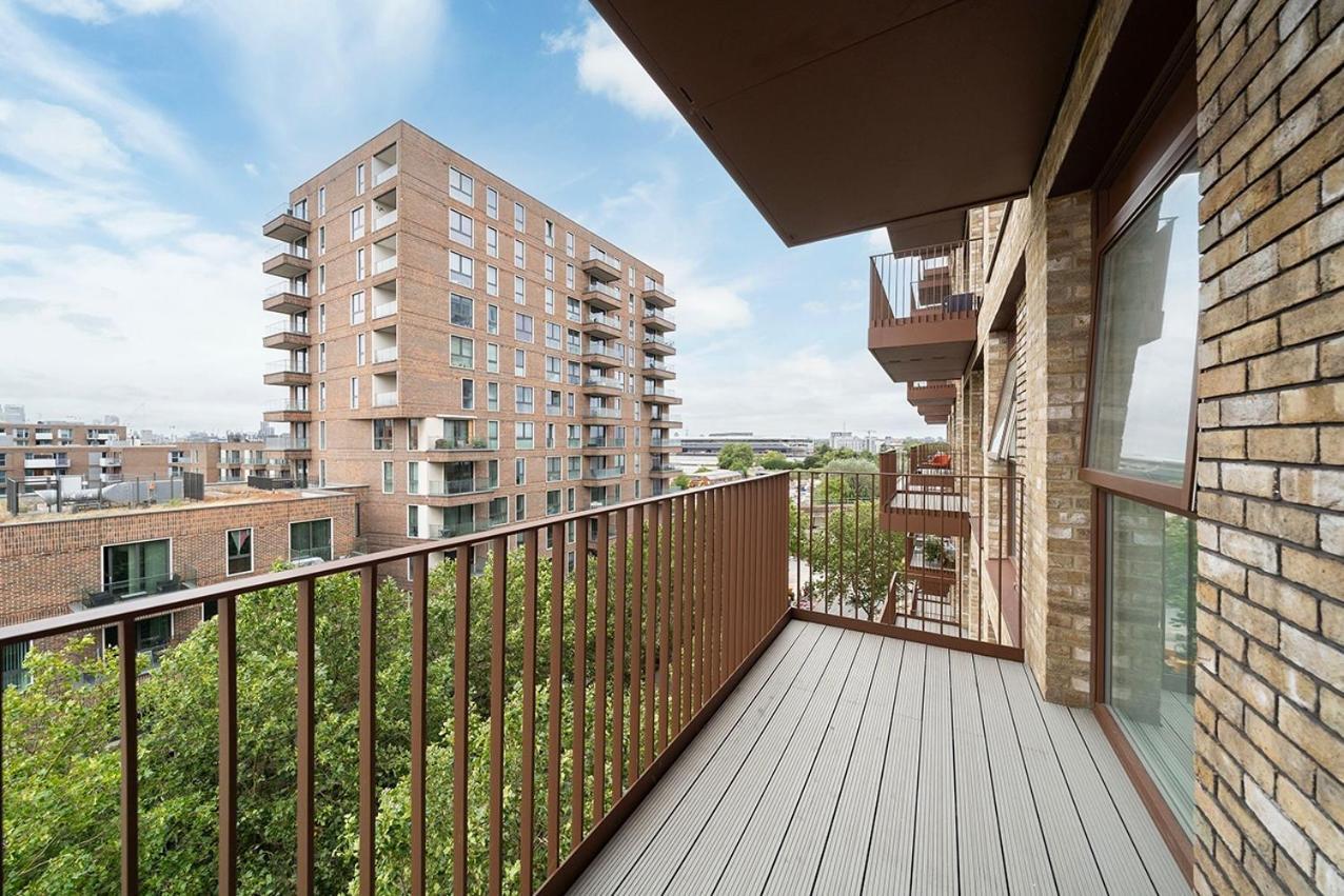 Deluxe Double Bed In Shared Apt Near Canary Wharf, City Airport & O2 Arena With Thames View Londra Exterior foto