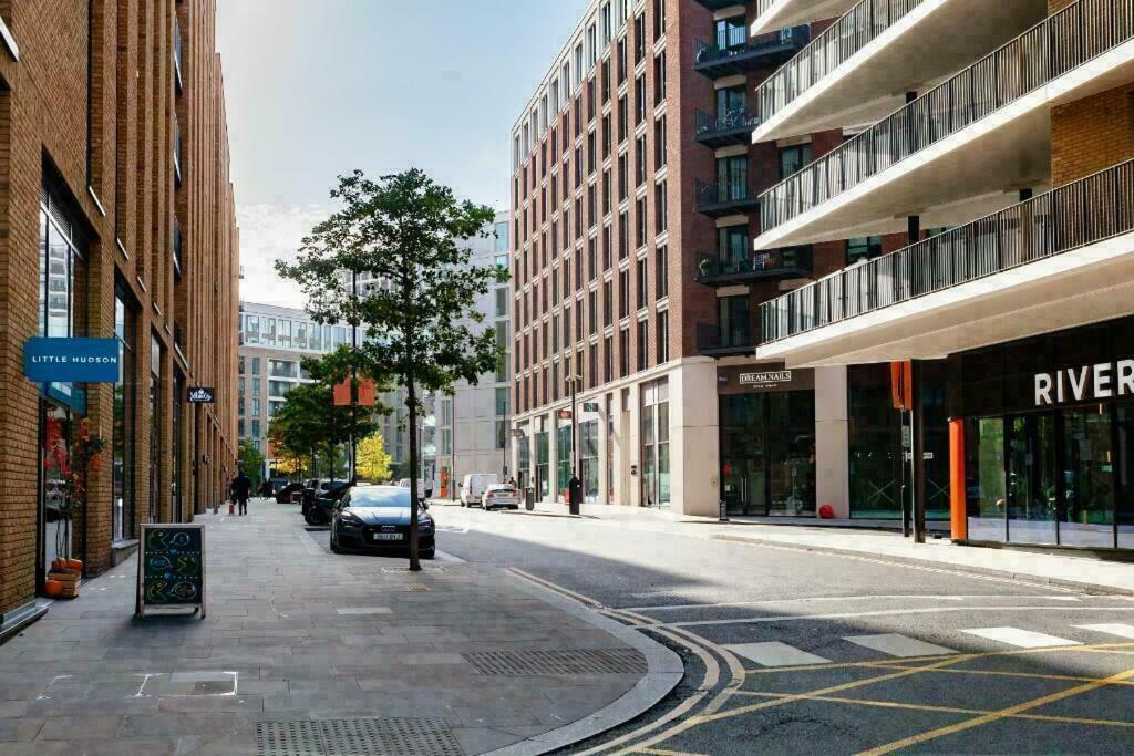 Deluxe Double Bed In Shared Apt Near Canary Wharf, City Airport & O2 Arena With Thames View Londra Exterior foto