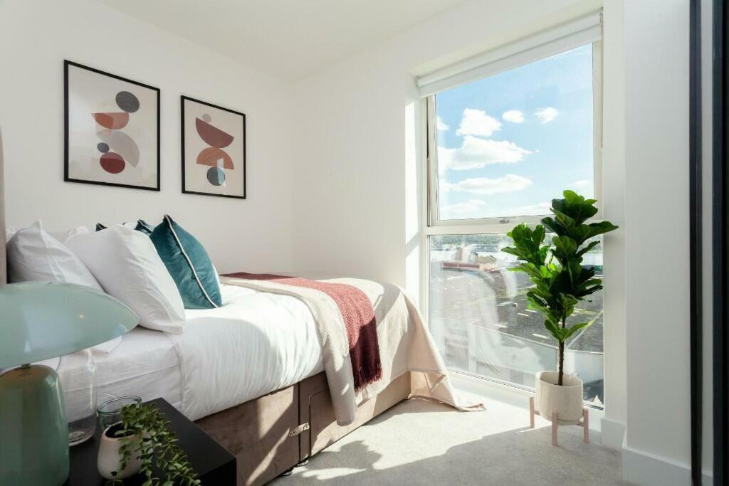 Deluxe Double Bed In Shared Apt Near Canary Wharf, City Airport & O2 Arena With Thames View Londra Exterior foto