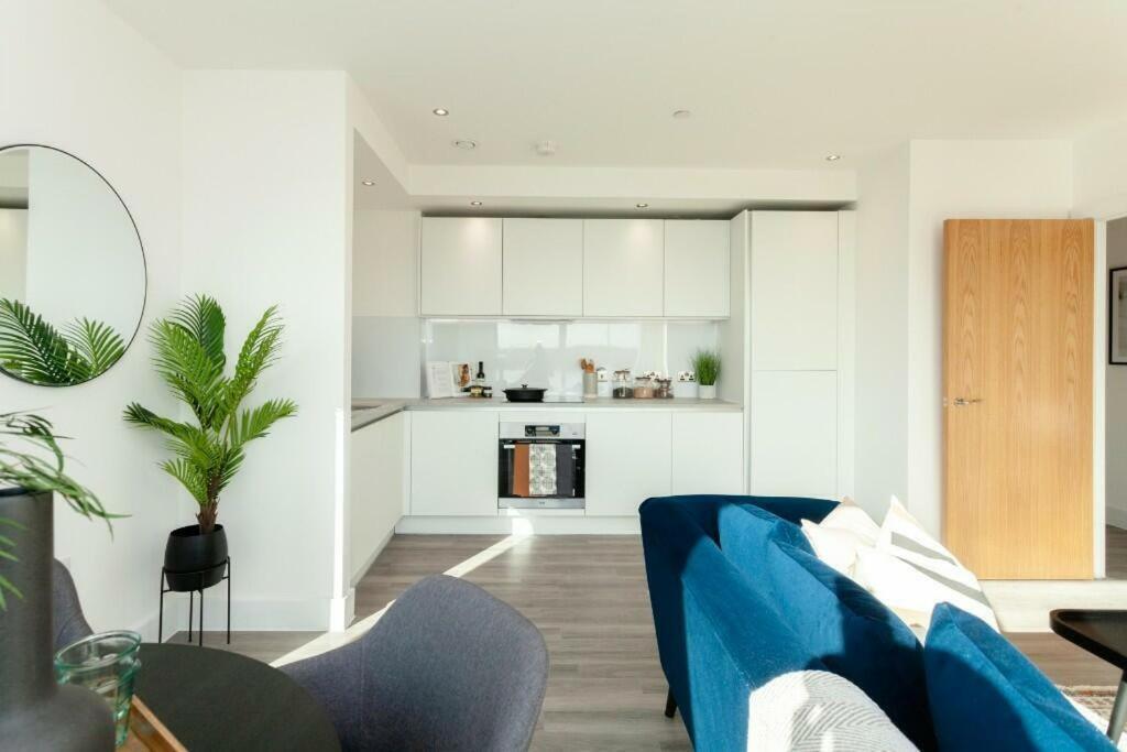 Deluxe Double Bed In Shared Apt Near Canary Wharf, City Airport & O2 Arena With Thames View Londra Exterior foto