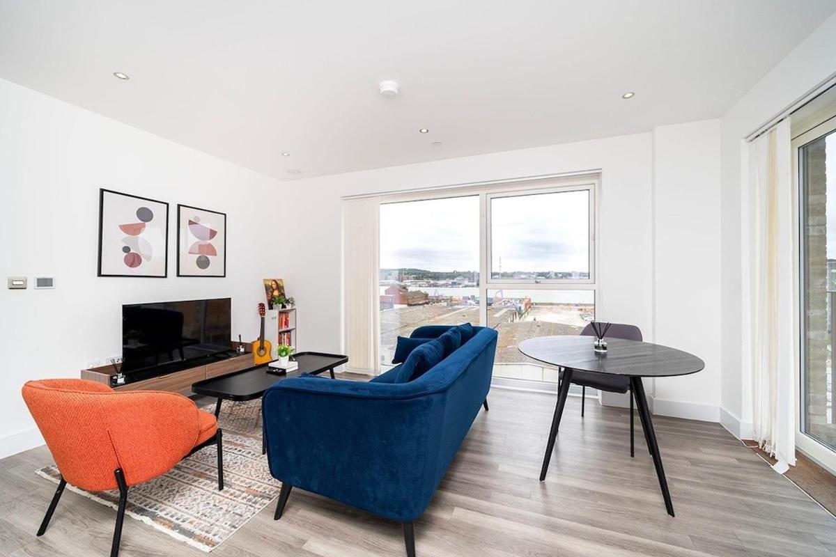 Deluxe Double Bed In Shared Apt Near Canary Wharf, City Airport & O2 Arena With Thames View Londra Exterior foto