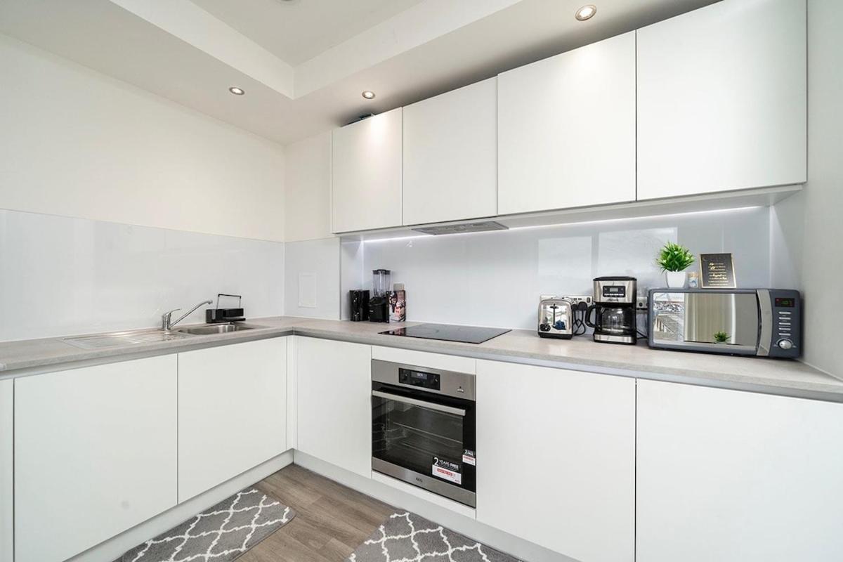 Deluxe Double Bed In Shared Apt Near Canary Wharf, City Airport & O2 Arena With Thames View Londra Exterior foto