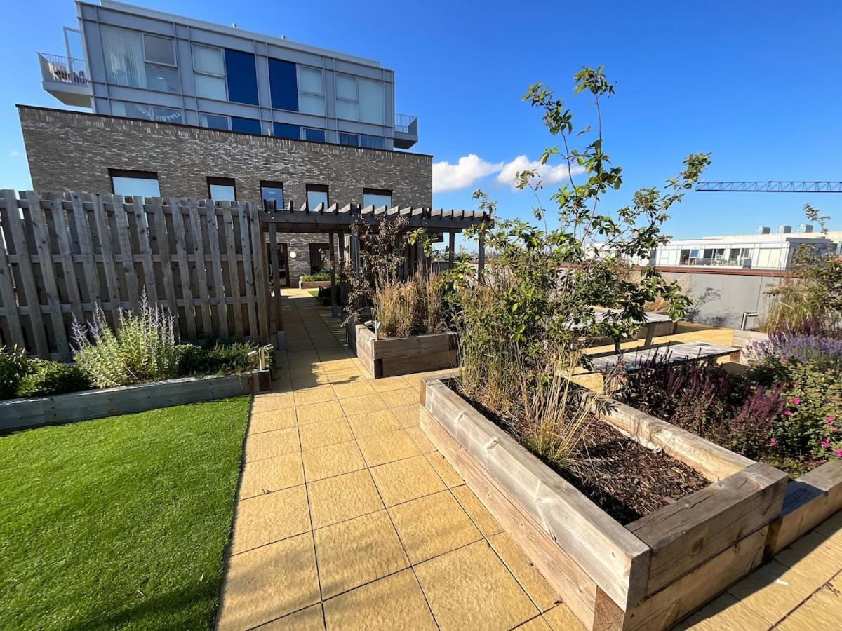 Deluxe Double Bed In Shared Apt Near Canary Wharf, City Airport & O2 Arena With Thames View Londra Exterior foto
